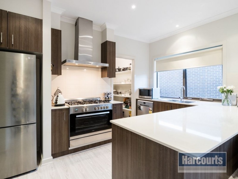 30 Heather Grove, Cranbourne East VIC 3977