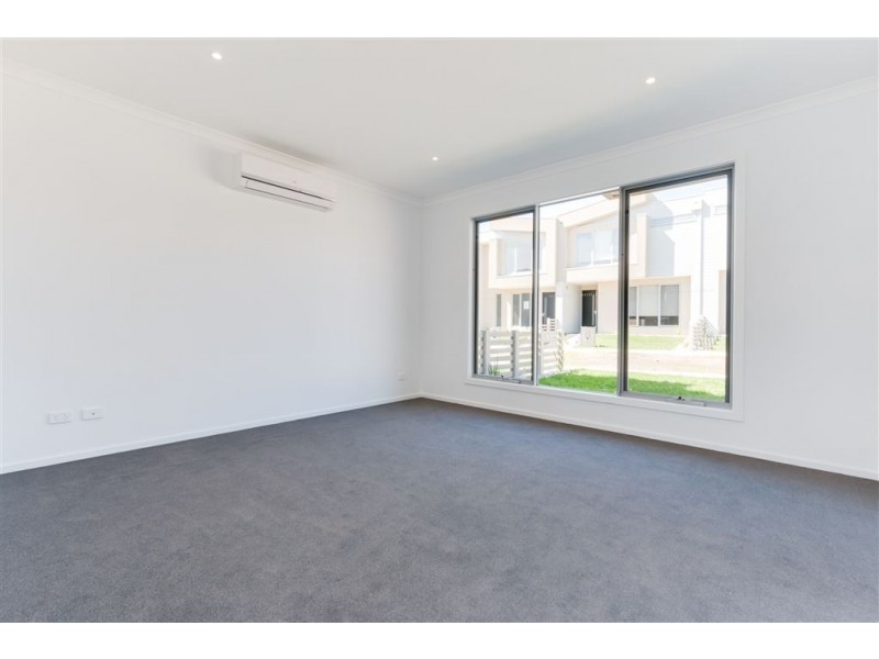 1 Nanea Path, Cranbourne VIC 3977