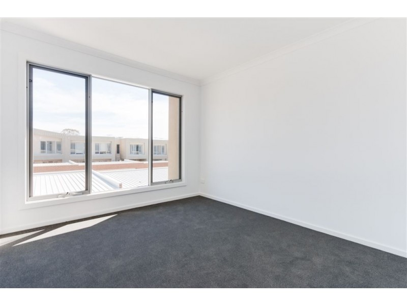 1 Nanea Path, Cranbourne VIC 3977