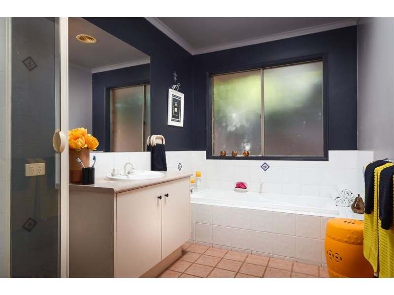 12 Kershaw Drive, Narre Warren South VIC 3805