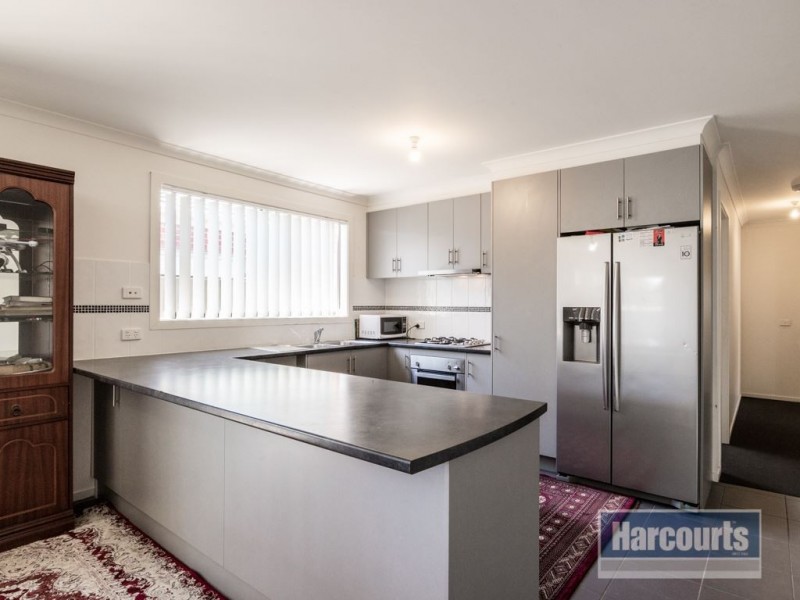 6 Cob Terrace, Clyde North VIC 3978