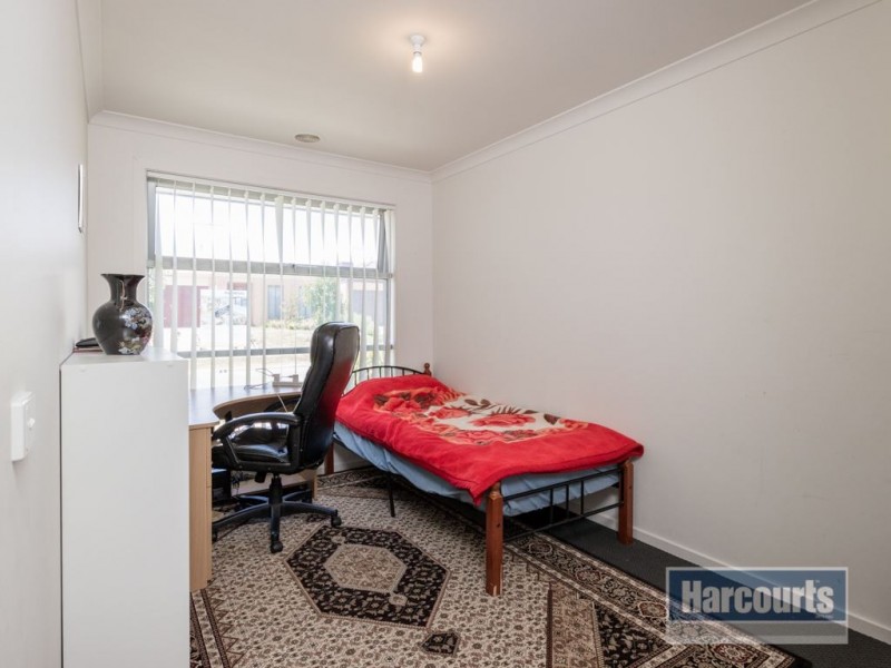 6 Cob Terrace, Clyde North VIC 3978