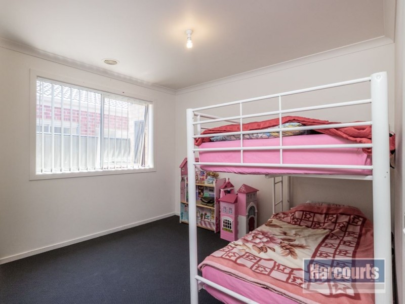 6 Cob Terrace, Clyde North VIC 3978