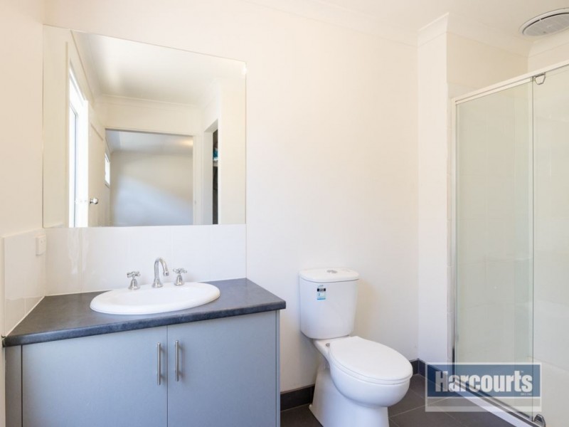 6 Cob Terrace, Clyde North VIC 3978