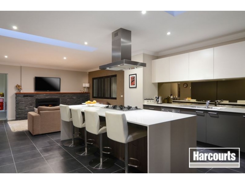 8 Bronson Circuit, Cranbourne North VIC 3977