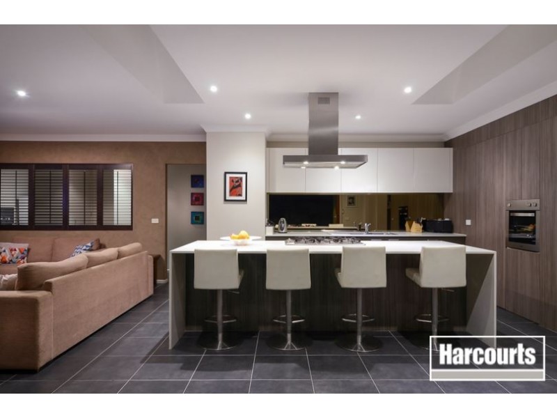 8 Bronson Circuit, Cranbourne North VIC 3977