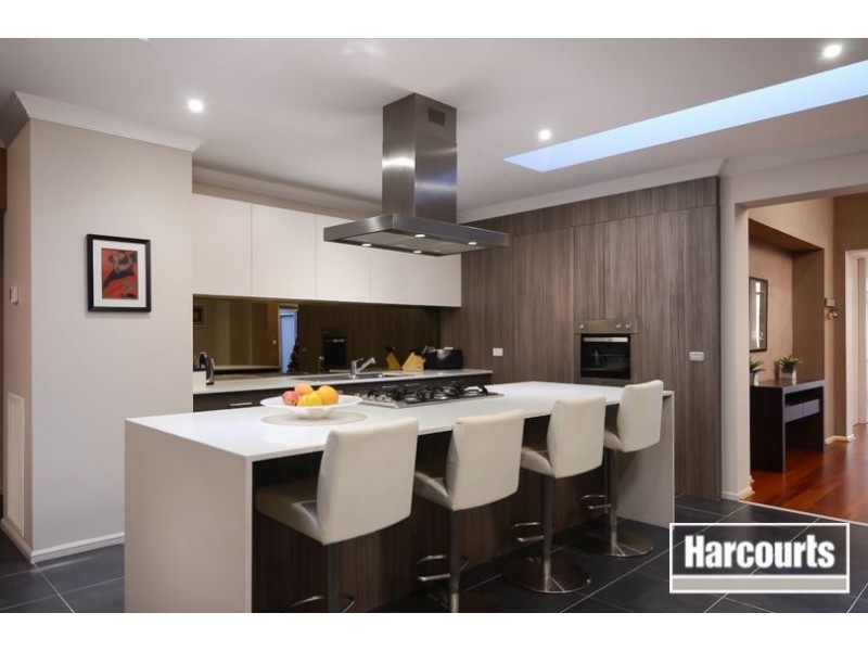 8 Bronson Circuit, Cranbourne North VIC 3977