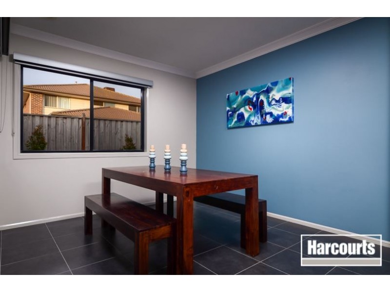 8 Bronson Circuit, Cranbourne North VIC 3977