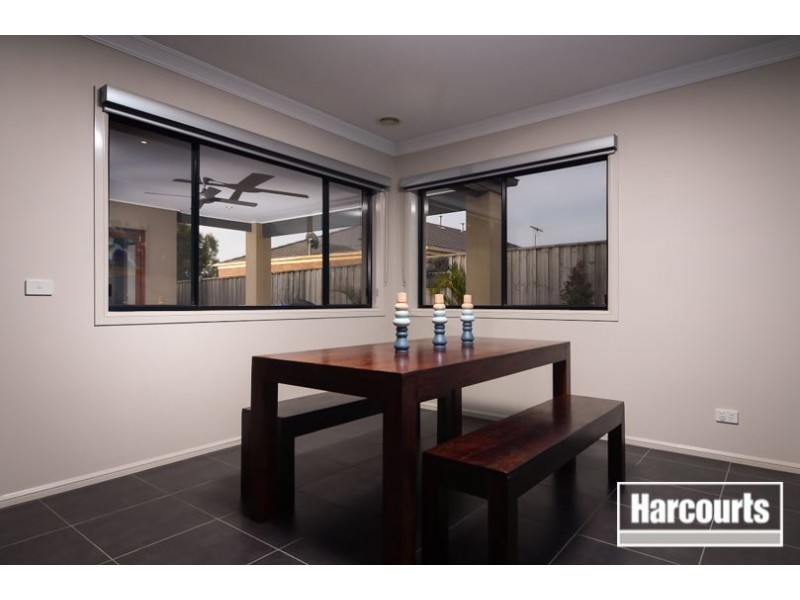 8 Bronson Circuit, Cranbourne North VIC 3977