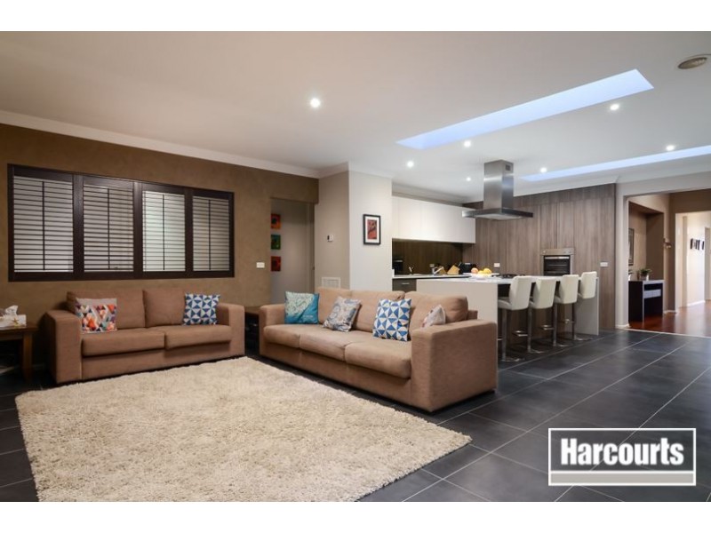 8 Bronson Circuit, Cranbourne North VIC 3977