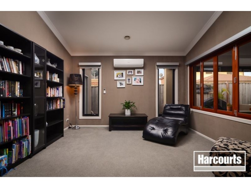 8 Bronson Circuit, Cranbourne North VIC 3977