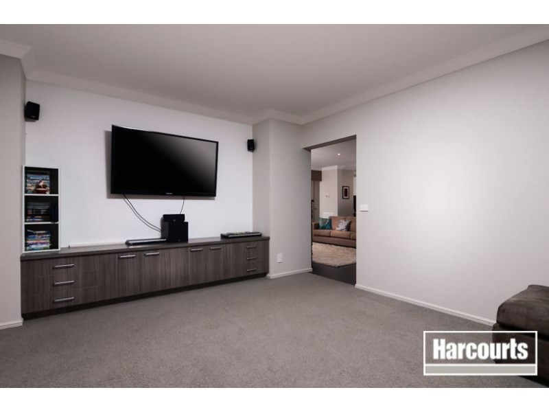 8 Bronson Circuit, Cranbourne North VIC 3977