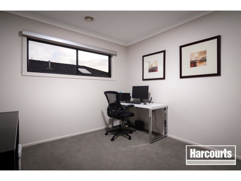 8 Bronson Circuit, Cranbourne North VIC 3977