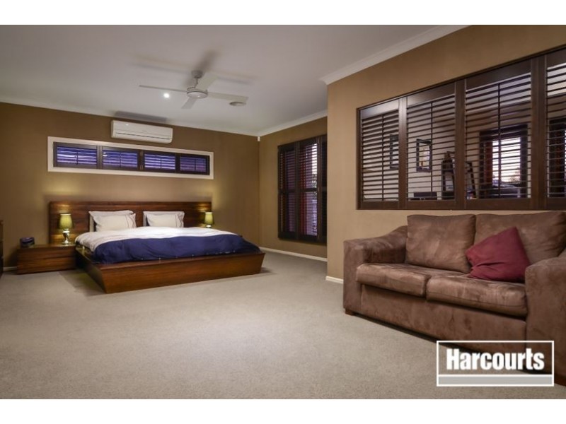 8 Bronson Circuit, Cranbourne North VIC 3977