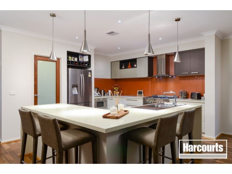 27 Selandra Boulevard, Clyde North VIC 3978