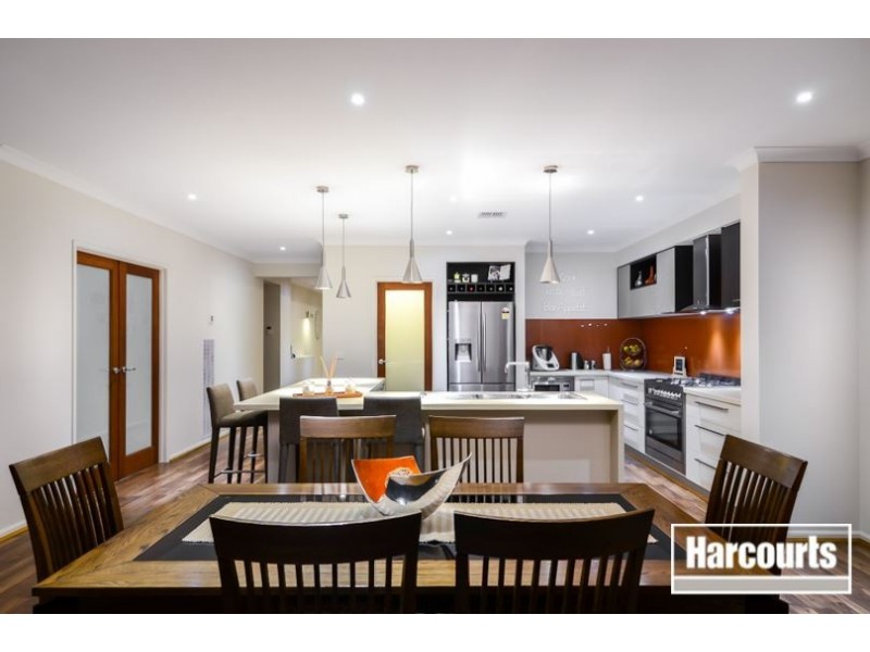 27 Selandra Boulevard, Clyde North VIC 3978