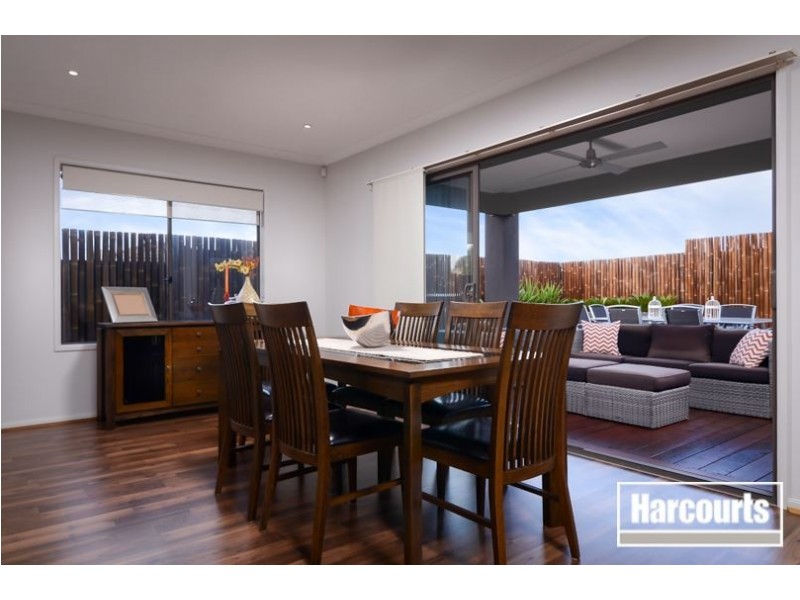 27 Selandra Boulevard, Clyde North VIC 3978