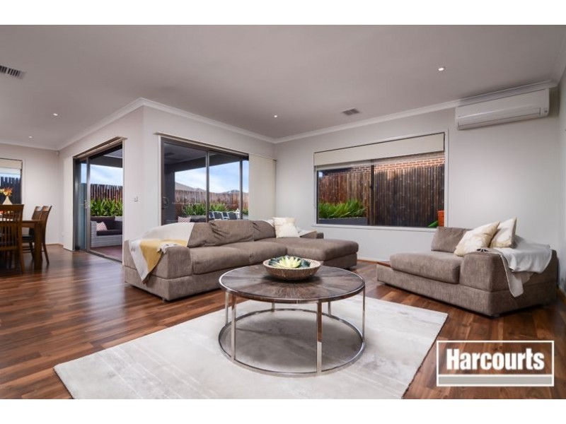 27 Selandra Boulevard, Clyde North VIC 3978