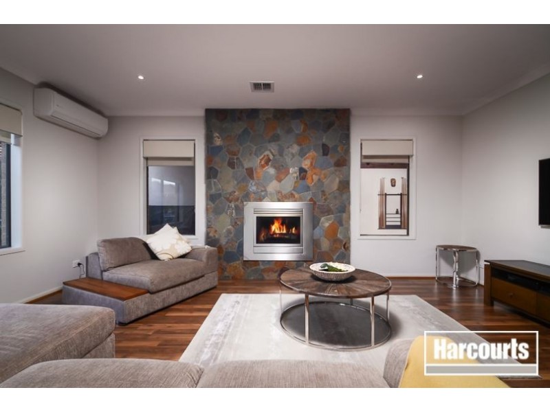 27 Selandra Boulevard, Clyde North VIC 3978