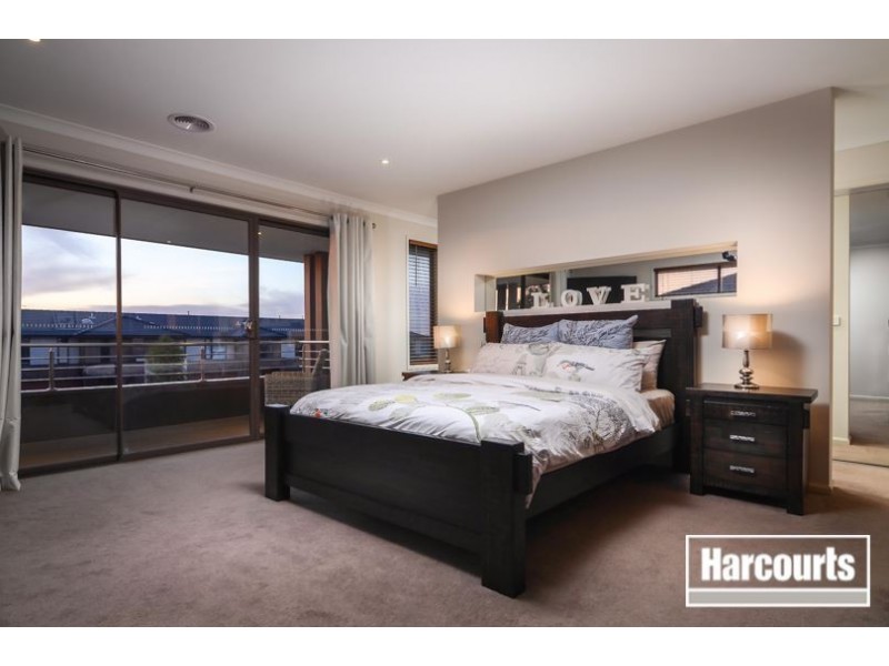 27 Selandra Boulevard, Clyde North VIC 3978