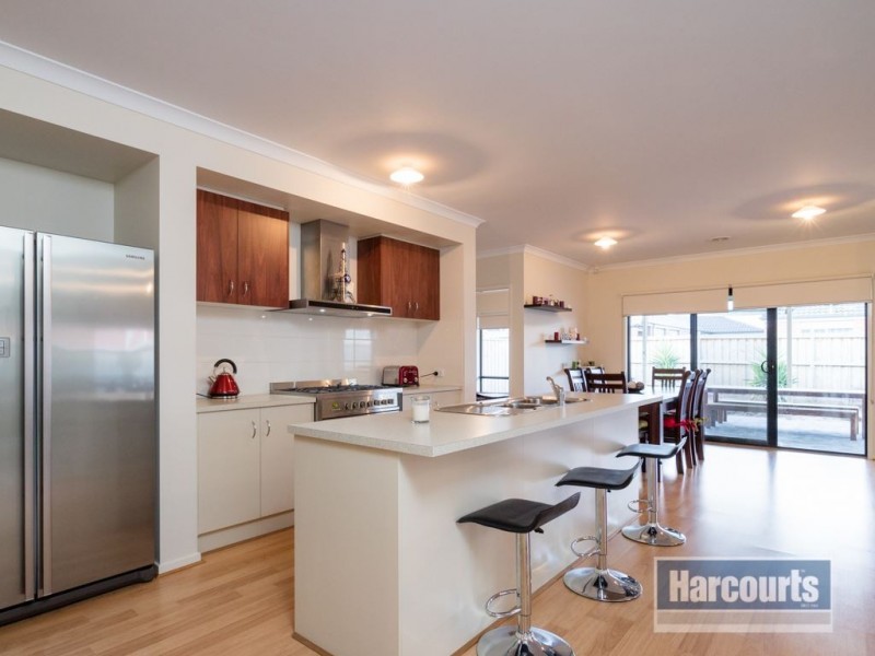 49 Linden Tree Way, Cranbourne North VIC 3977