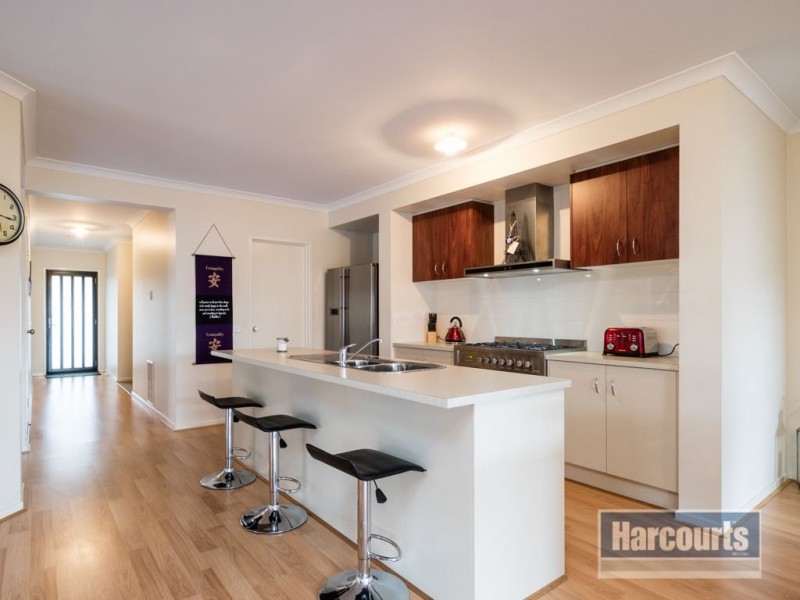 49 Linden Tree Way, Cranbourne North VIC 3977