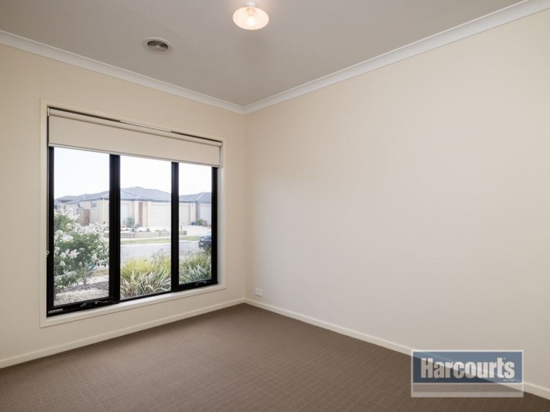 49 Linden Tree Way, Cranbourne North VIC 3977