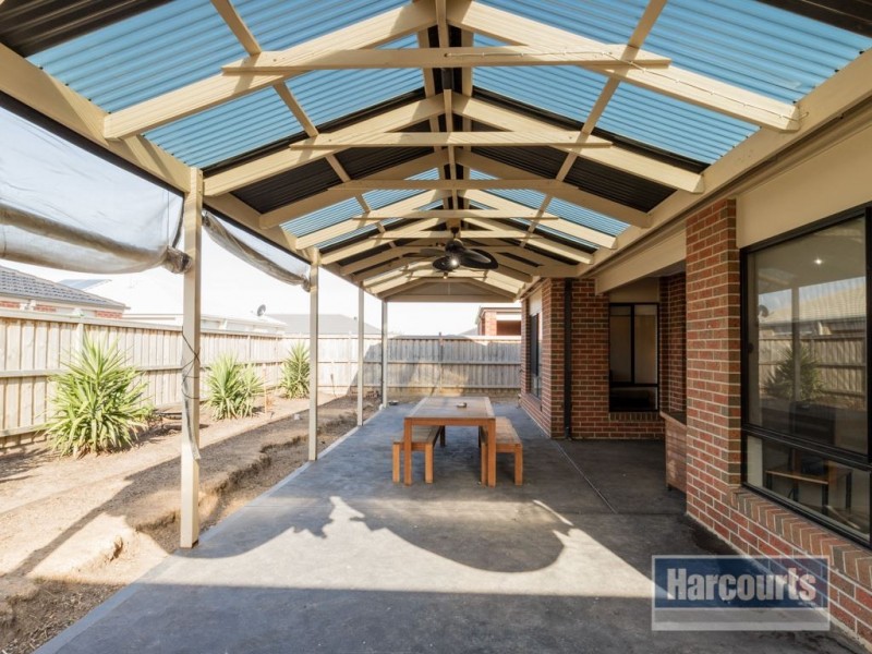 49 Linden Tree Way, Cranbourne North VIC 3977