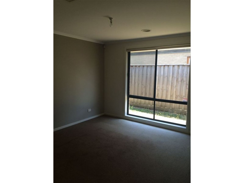 5 Harperden Terrace, Cranbourne VIC 3977
