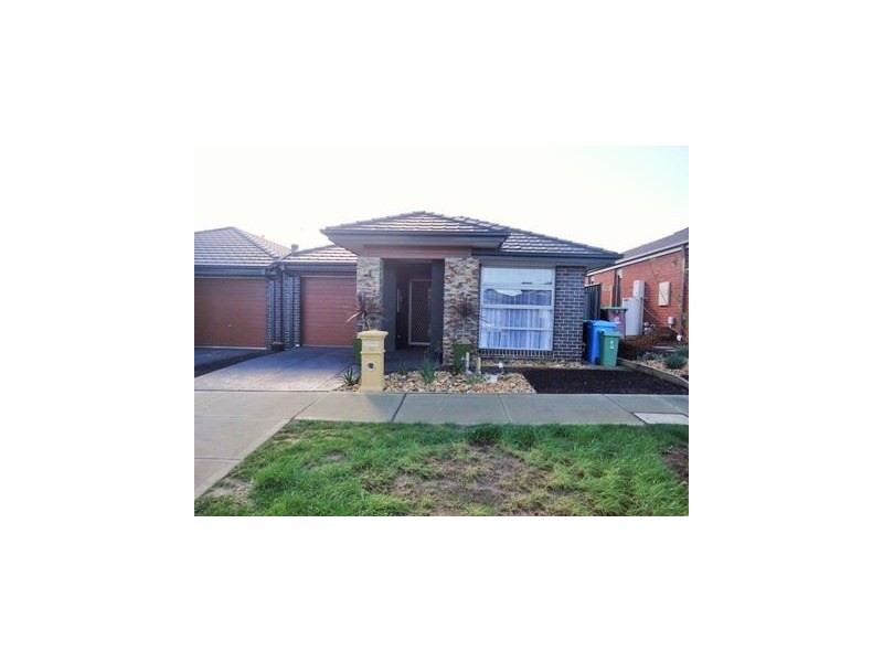 33 Ventasso Street, Clyde North VIC 3978