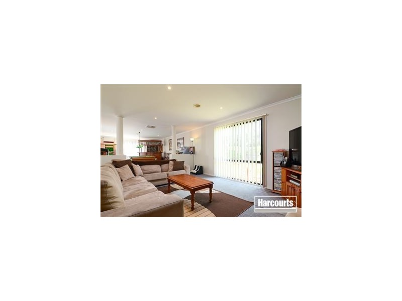 10 Hyacinth Rise, Narre Warren South VIC 3805