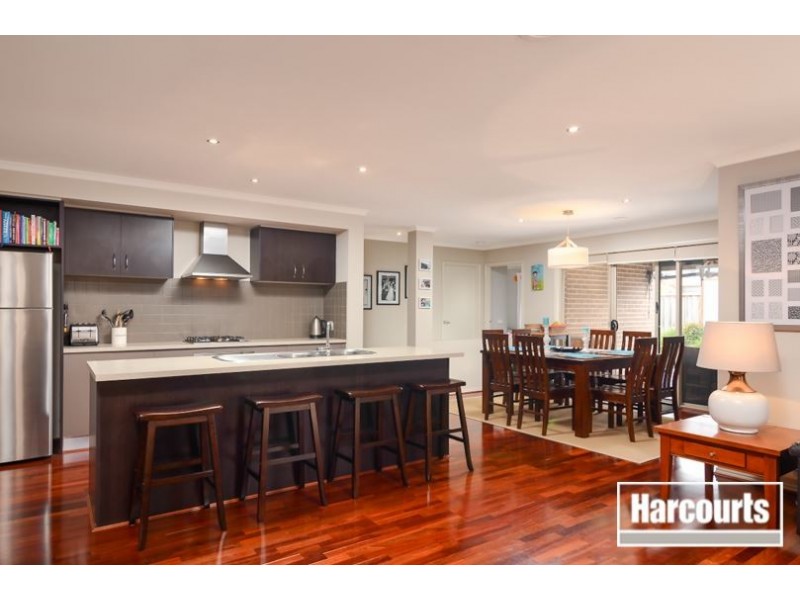 8 Tournament Place, Cranbourne North VIC 3977