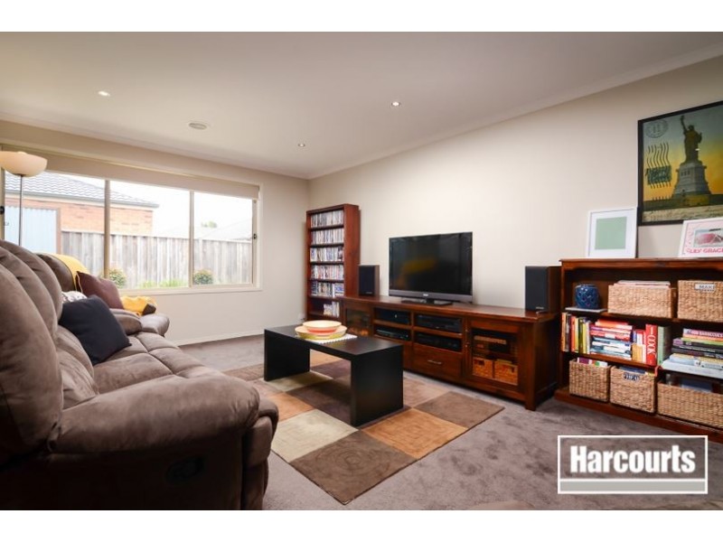 8 Tournament Place, Cranbourne North VIC 3977
