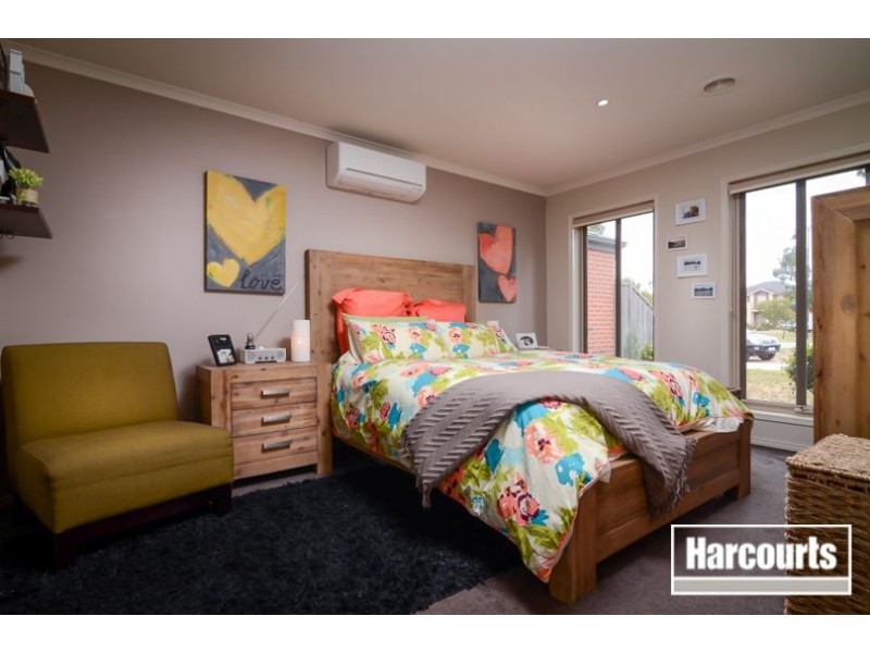 8 Tournament Place, Cranbourne North VIC 3977