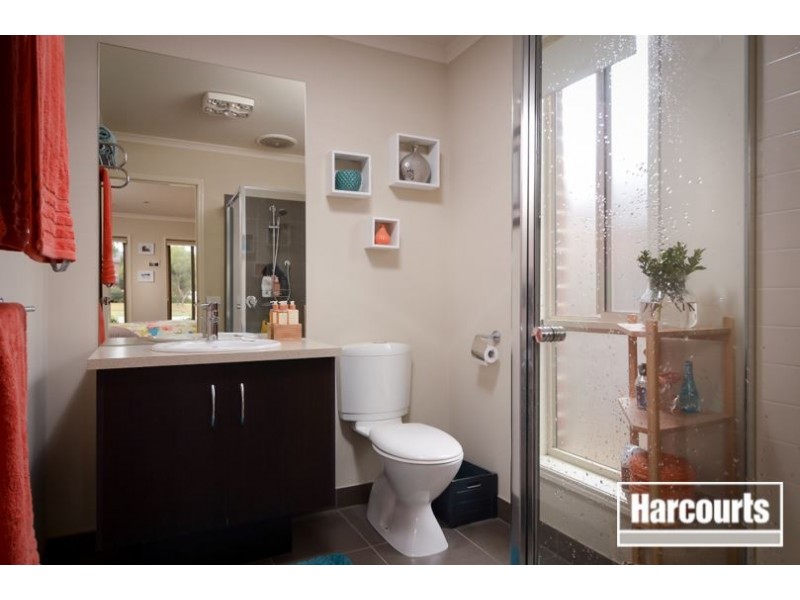 8 Tournament Place, Cranbourne North VIC 3977