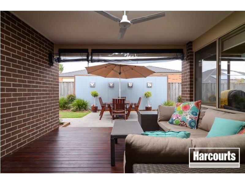 8 Tournament Place, Cranbourne North VIC 3977