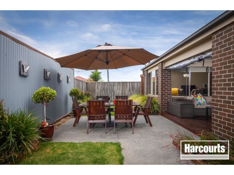 8 Tournament Place, Cranbourne North VIC 3977