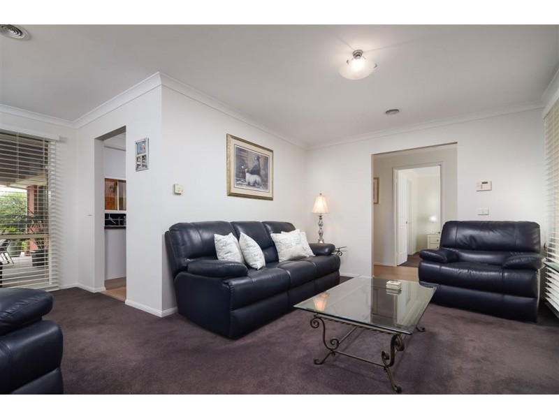 7 Waltham Mews, Cranbourne East VIC 3977