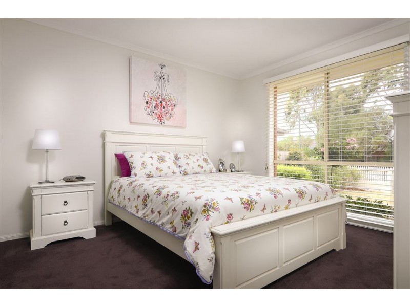 7 Waltham Mews, Cranbourne East VIC 3977