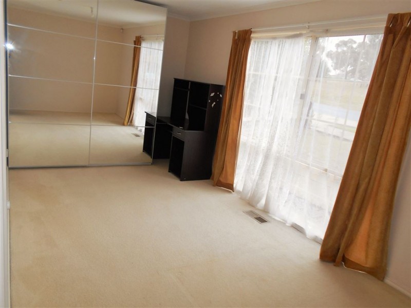 19 Innes Court, Berwick VIC 3806