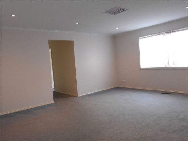 19 Innes Court, Berwick VIC 3806