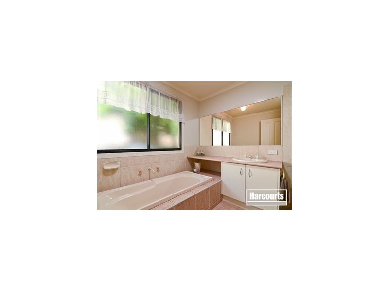 10 Hyacinth Rise, Narre Warren South VIC 3805