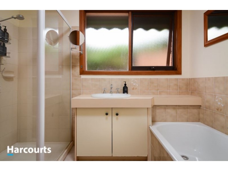 1 Reginald Close, Berwick VIC 3806