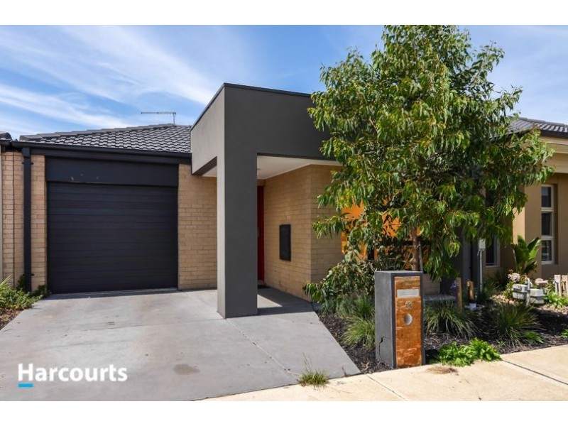 33 Artfield Street, Cranbourne East VIC 3977