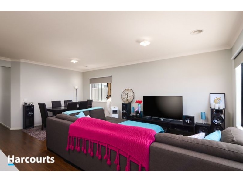 33 Artfield Street, Cranbourne East VIC 3977