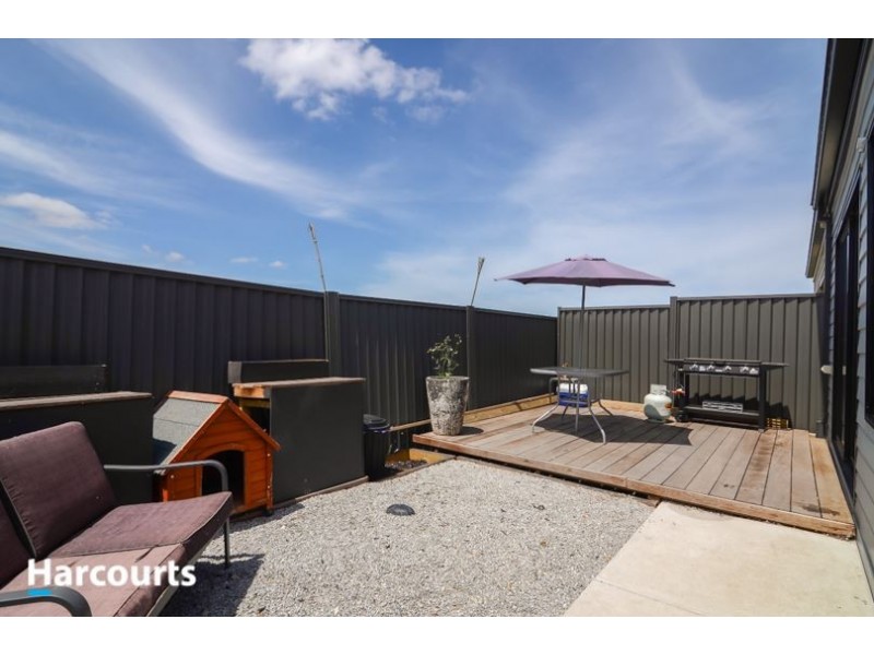 33 Artfield Street, Cranbourne East VIC 3977
