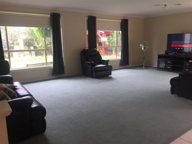 22 Hampshire Drive, Narre Warren South VIC 3805