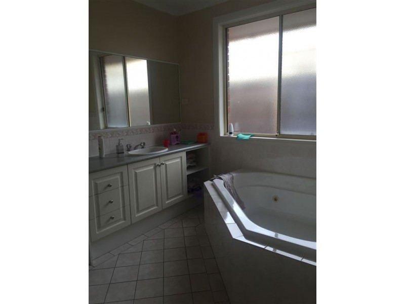 22 Hampshire Drive, Narre Warren South VIC 3805