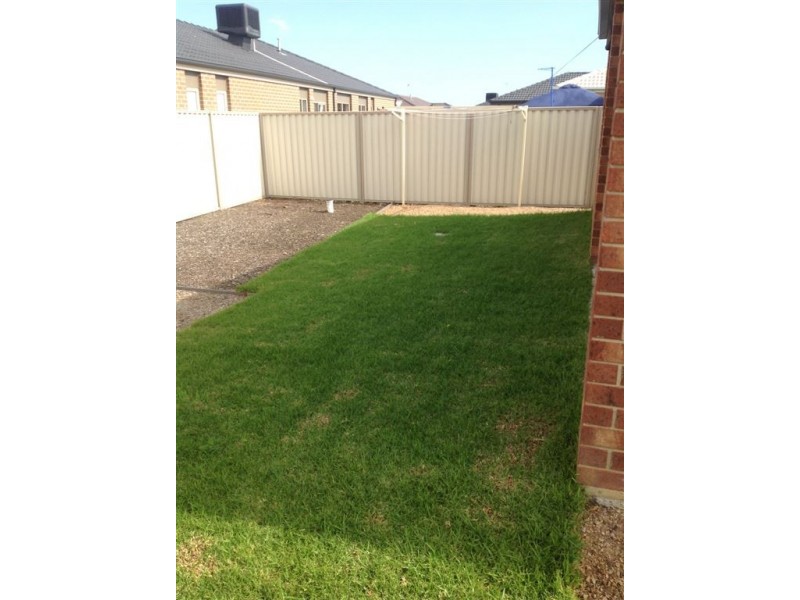 17 Bavaria Lane, Pakenham VIC 3810