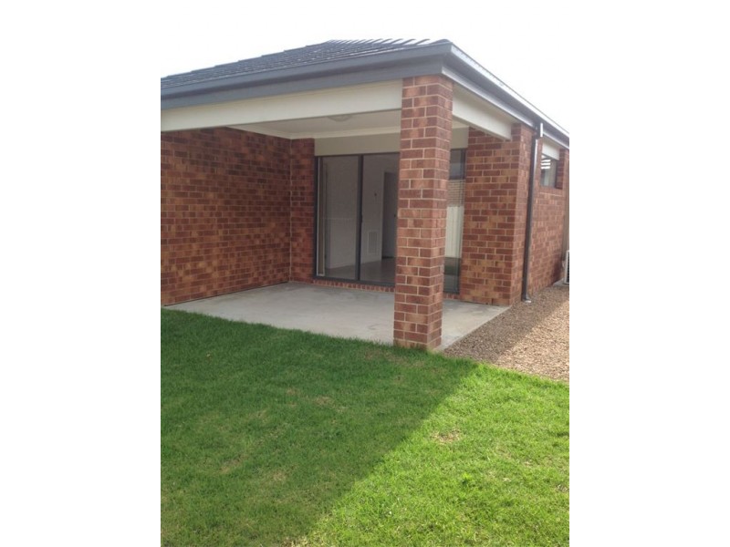 17 Bavaria Lane, Pakenham VIC 3810